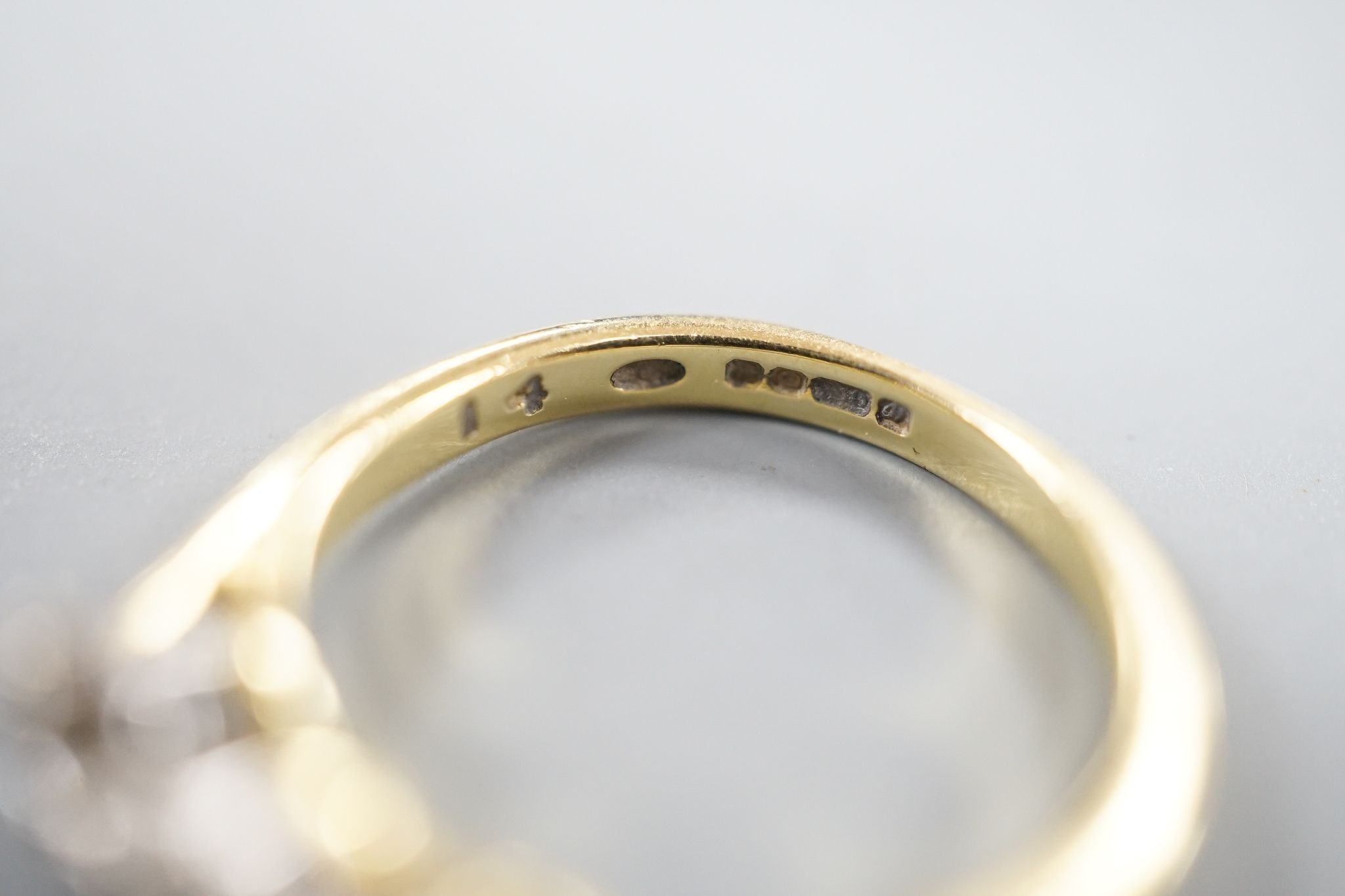 A modern 18ct gold and three stone diamond set ring, size J, gross weight 3 grams.